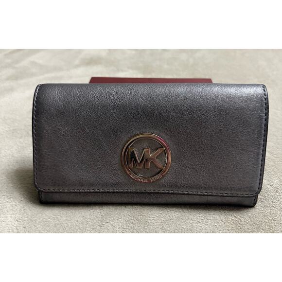 Michael Kors Fulton Carryall Platinum Leather Wallet with Silver Hardware - Picture 1 of 7
